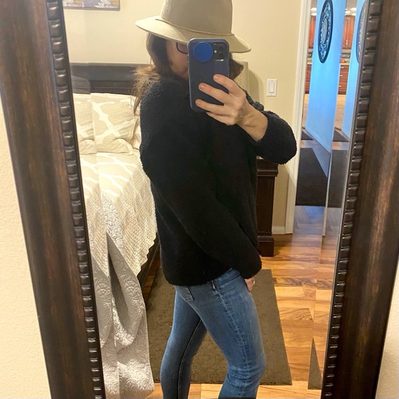 Sanctuary Black Long Sleeve Plush V-neck Sweater size Small - Picture 4 of 11